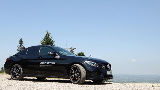 C 450 AMG 4MATIC łączy emocje, piękno i użyteczność