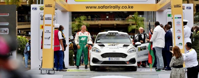 Rajd Safari 2021 wystartował! - Sobiesław Zasada pobił rekord świata!