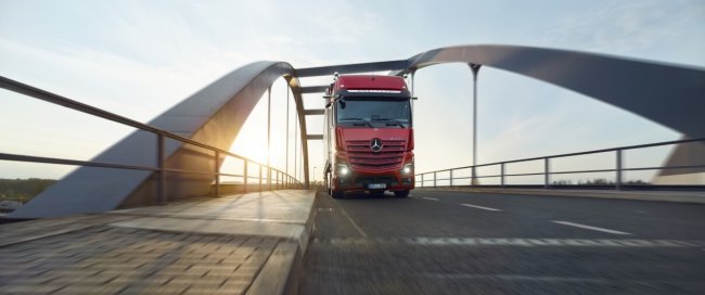 Actros L. Największy, najbardziej luksusowy samochód wagi ciężkiej