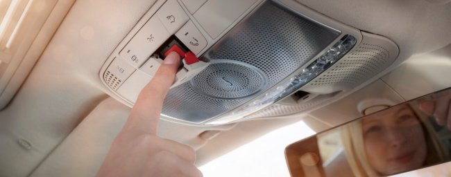 Mercedes-Benz - Automatyczna połączenia alarmowe - szybka pomoc na miejscu wypadku.