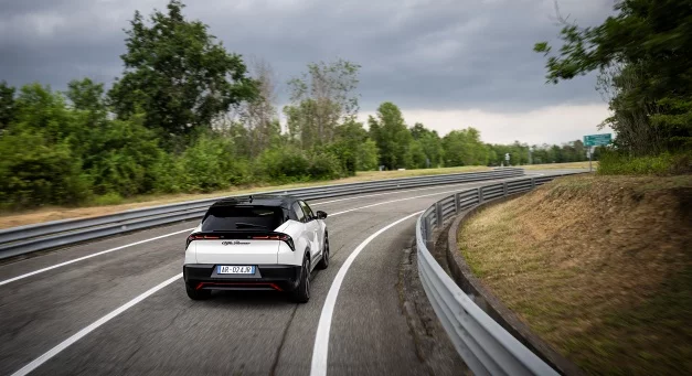 Bezpieczna podróż. Przygotuj Alfa Romeo na letni urlop!