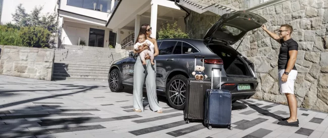 Koc piknikowy, torba weekendowa czy czapka z daszkiem? Majówka z akcesoriami Mercedes-Benz!