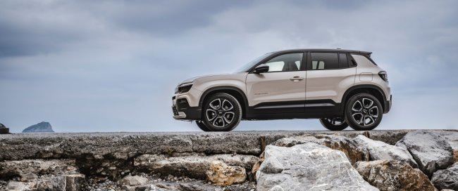 Nowy Jeep Avenger e-Hybrid już dostępny! Miękka hybryda uzupełnia portfolio marki