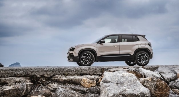 Nowy Jeep Avenger e-Hybrid już dostępny! Miękka hybryda uzupełnia portfolio marki