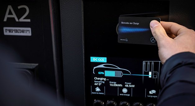 Mercedes me Charge – łatwiejsze i bardziej przejrzyste ładowanie samochodów dzięki uproszczonym stawkom