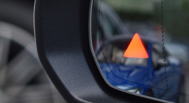 Jak działa Asystent "martwego pola"? | Systemy asystujące w Mercedes-Benz