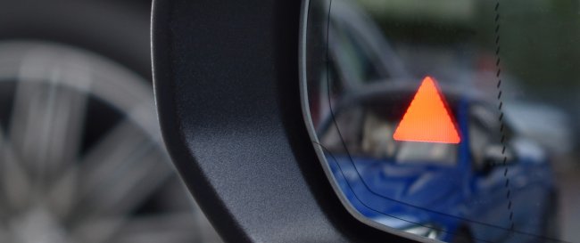 Jak działa Asystent "martwego pola"? | Systemy asystujące w Mercedes-Benz