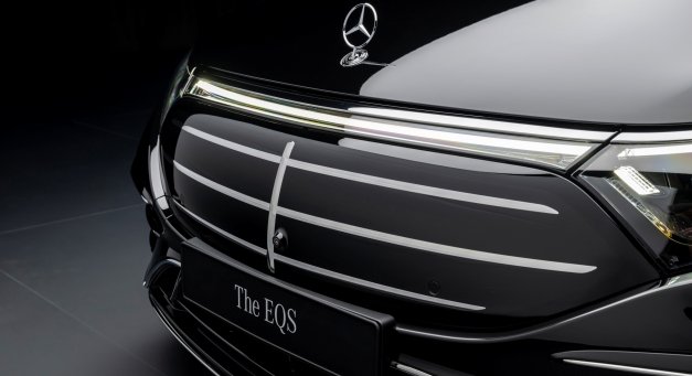 Mercedes-Benz EQS z grillem prosto wyciągniętym z Klasy S – kilka słów od ekspertów