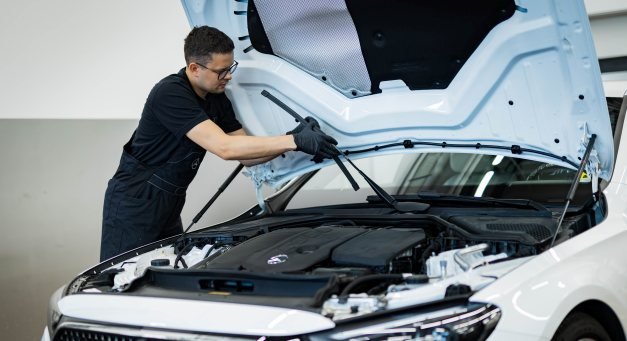 Dlaczego warto wymieniać wycieraczki w swoim Mercedesie?