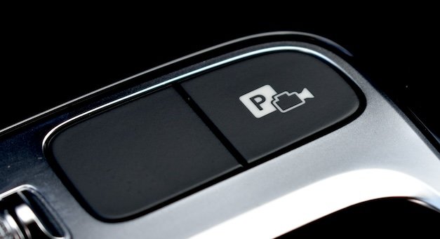 Jak działa PARKTRONIC? | Systemy asystujące w Mercedes-Benz