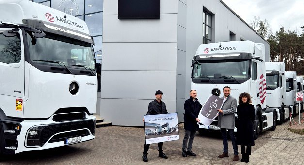 KAWCZYŃSKI LOGISTIC ODBIERA 75 NAJNOWSZYCH MERCEDESÓW ACTROS L PROCABIN.  TO NAJWIĘKSZE WYDANIE W POLSCE!