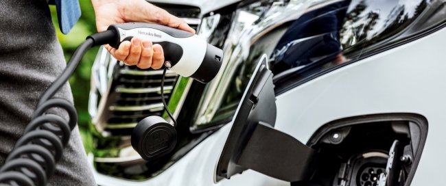 Jak dbać o samochód elektryczny – bateria – porady eksperta Mercedes-Benz Vans