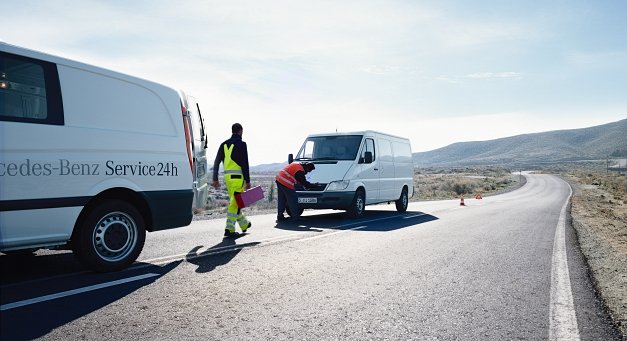 Zdarzył się wypadek, awaria. Nie wiesz co zrobić? Mercedes-Benz służy pomocą.