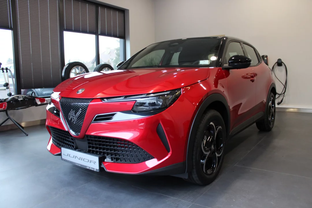 Alfa Romeo Junior Ibrida Mild-Hybrid 136 KM