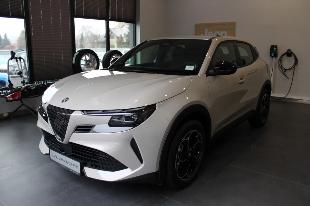 Alfa Romeo Junior Elettrica 156 KM BEV FWD