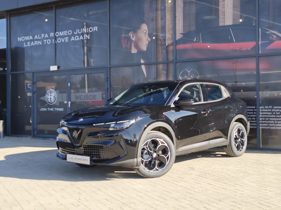 Alfa Romeo Junior Elettrica 156 KM BEV FWD