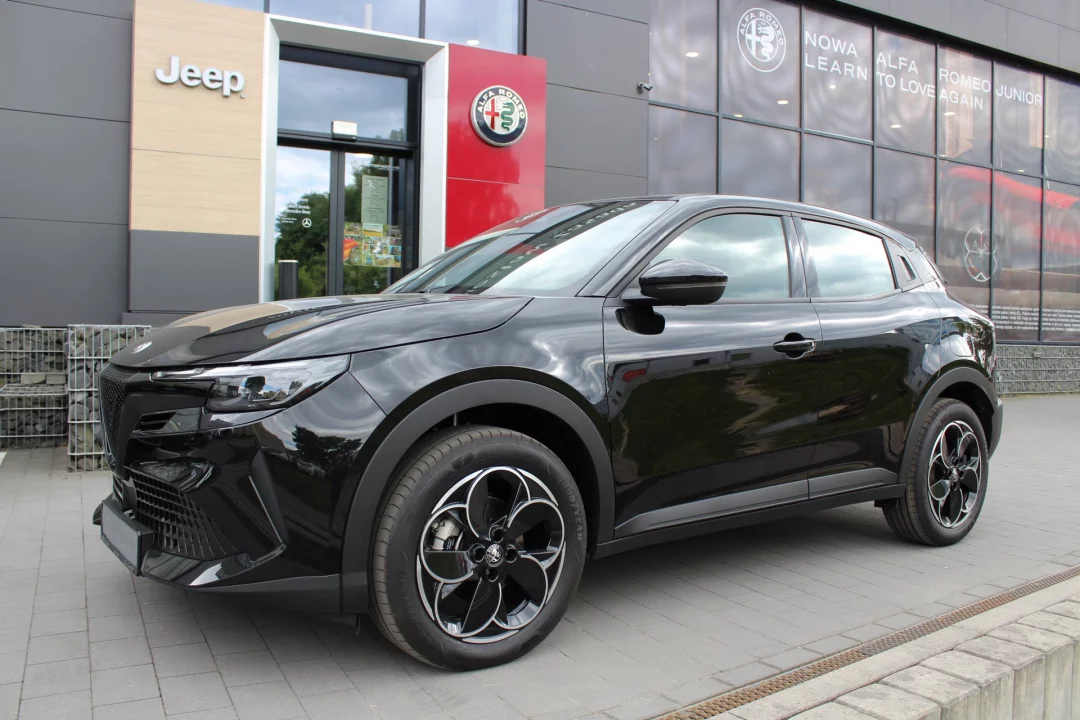 Alfa Romeo Junior Elettrica 156 KM BEV FWD