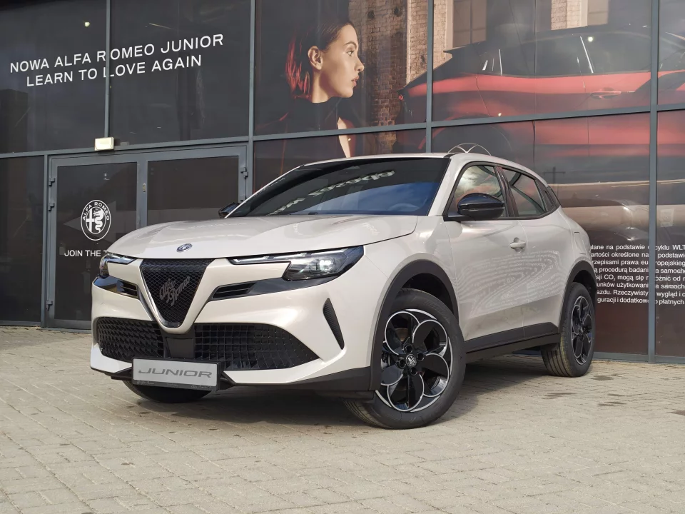 Alfa Romeo Junior Elettrica 156 KM BEV FWD