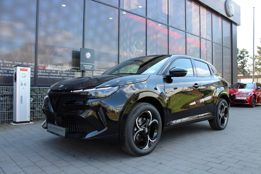 Alfa Romeo Junior Ibrida TI Q4 1.2 145 KM eDCT6 MHEV
