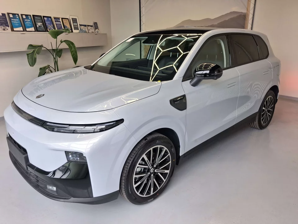 Leapmotor B10 HYBRID EV DESIGN