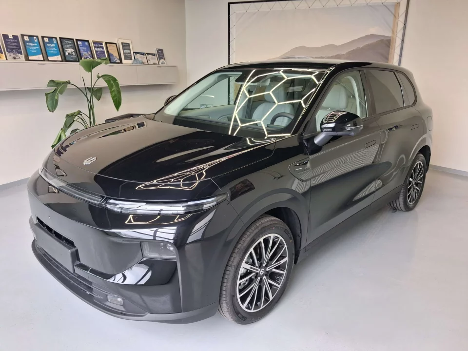 Leapmotor B10 HYBRID EV DESIGN