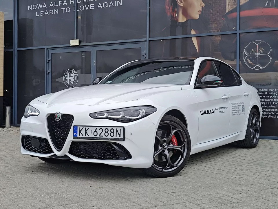 Alfa Romeo Giulia Tributo Italiano 280 KM AWD