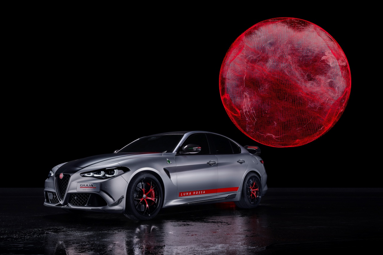 Na zdjęciu widać nadwozie Giulii Quadrofoglio Luna Rossa