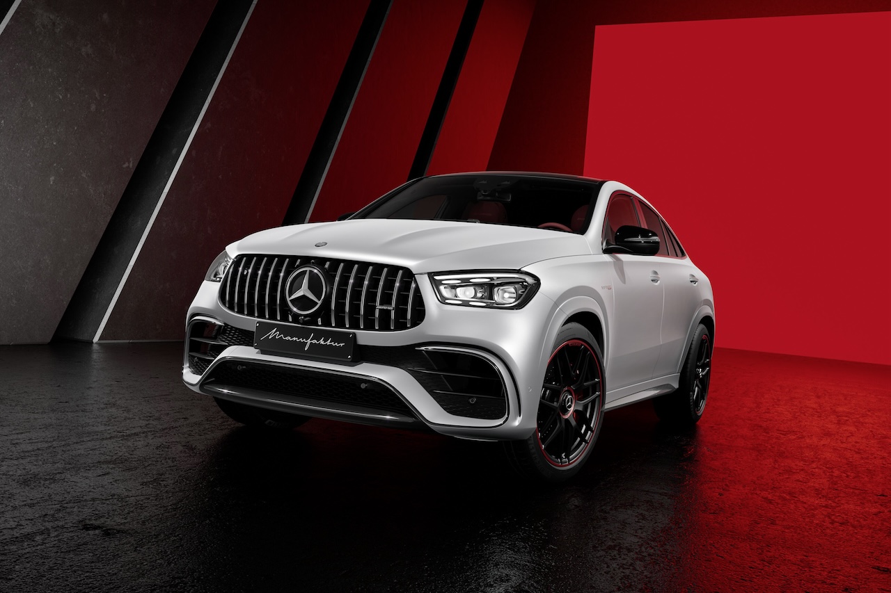 Na zdjęciu widzisz Mercedesa-AMG GLE w srebrnym kolorze.