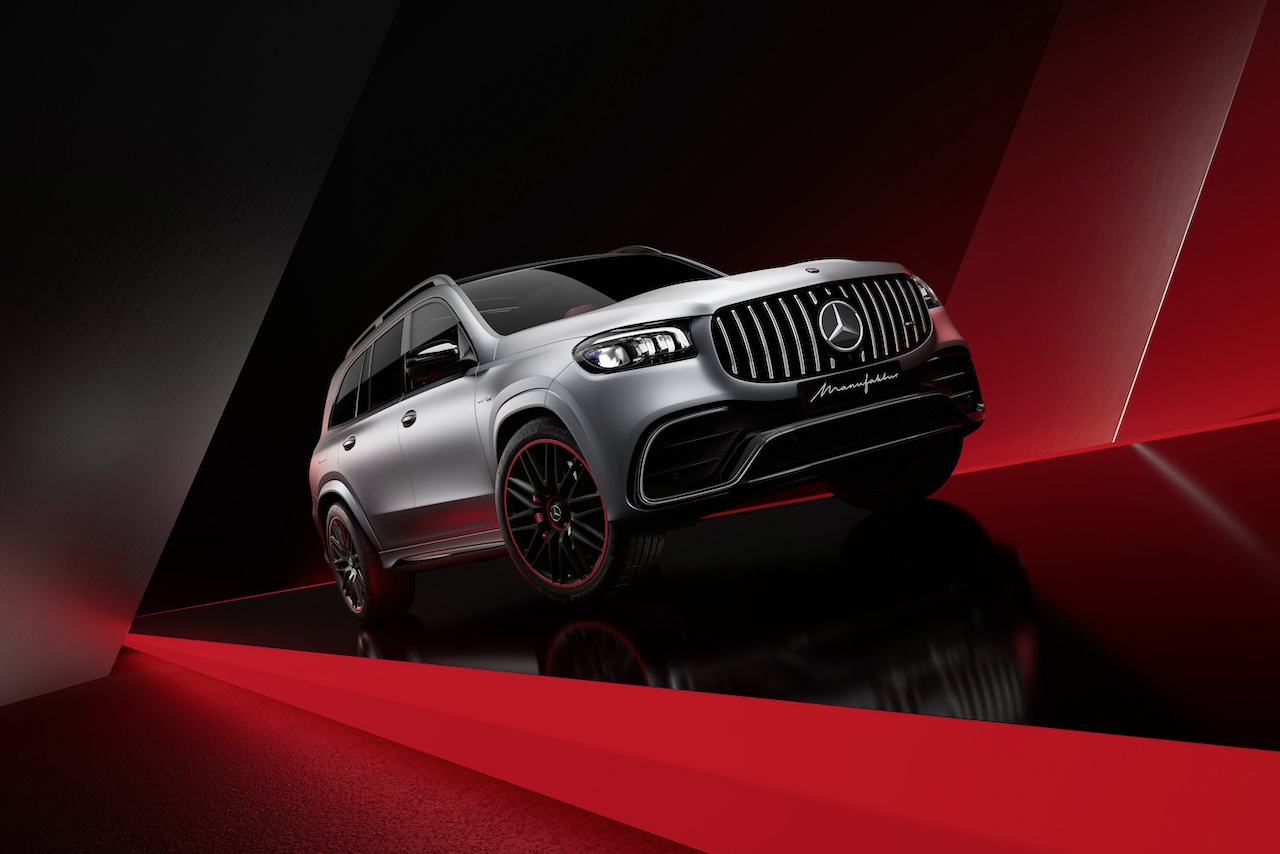 Na zdjęciu widzisz Mercedesa-AMG GLS w srebrnym kolorze.