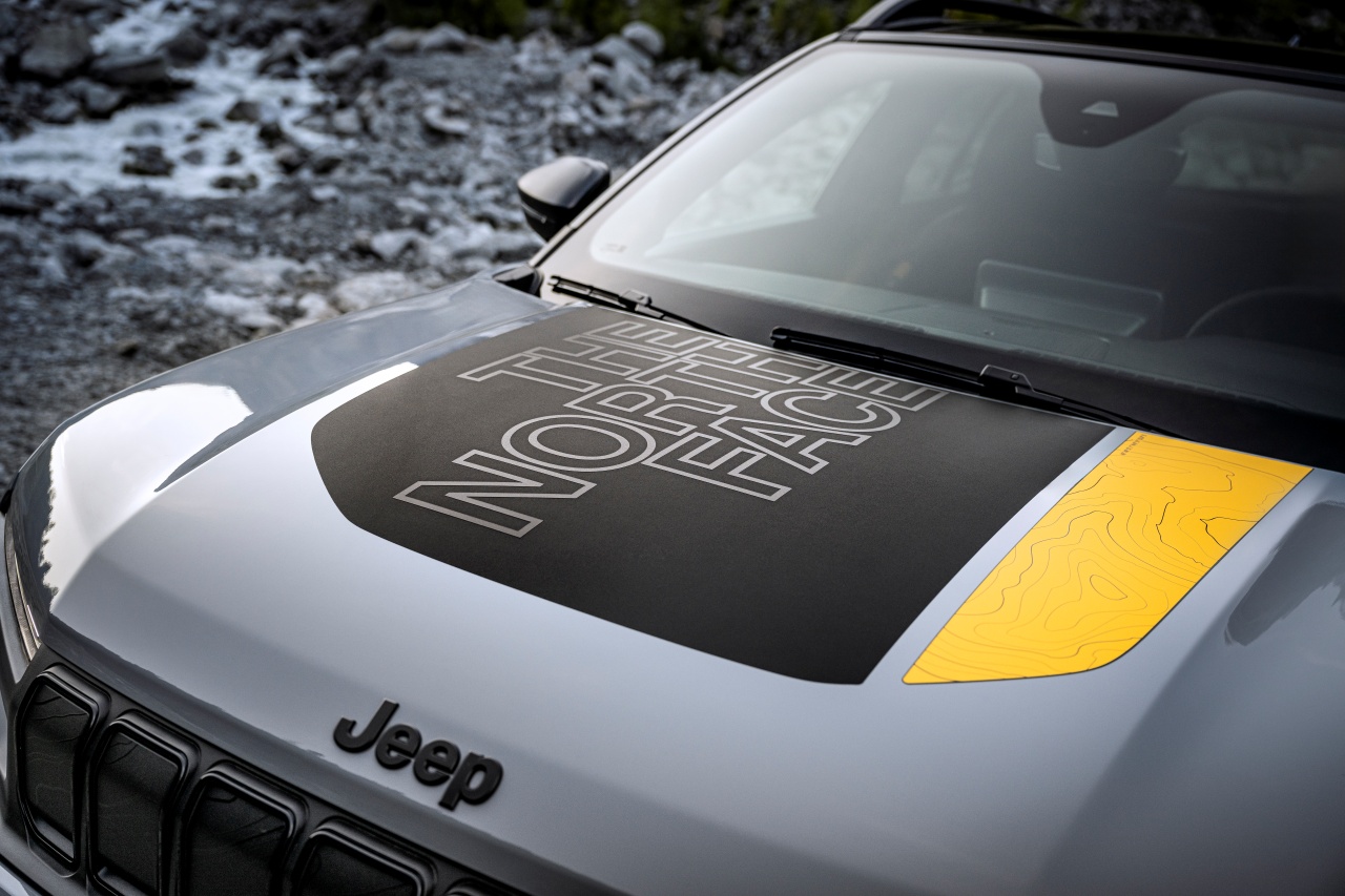 Jeep Avenger 4xe The North Face maska