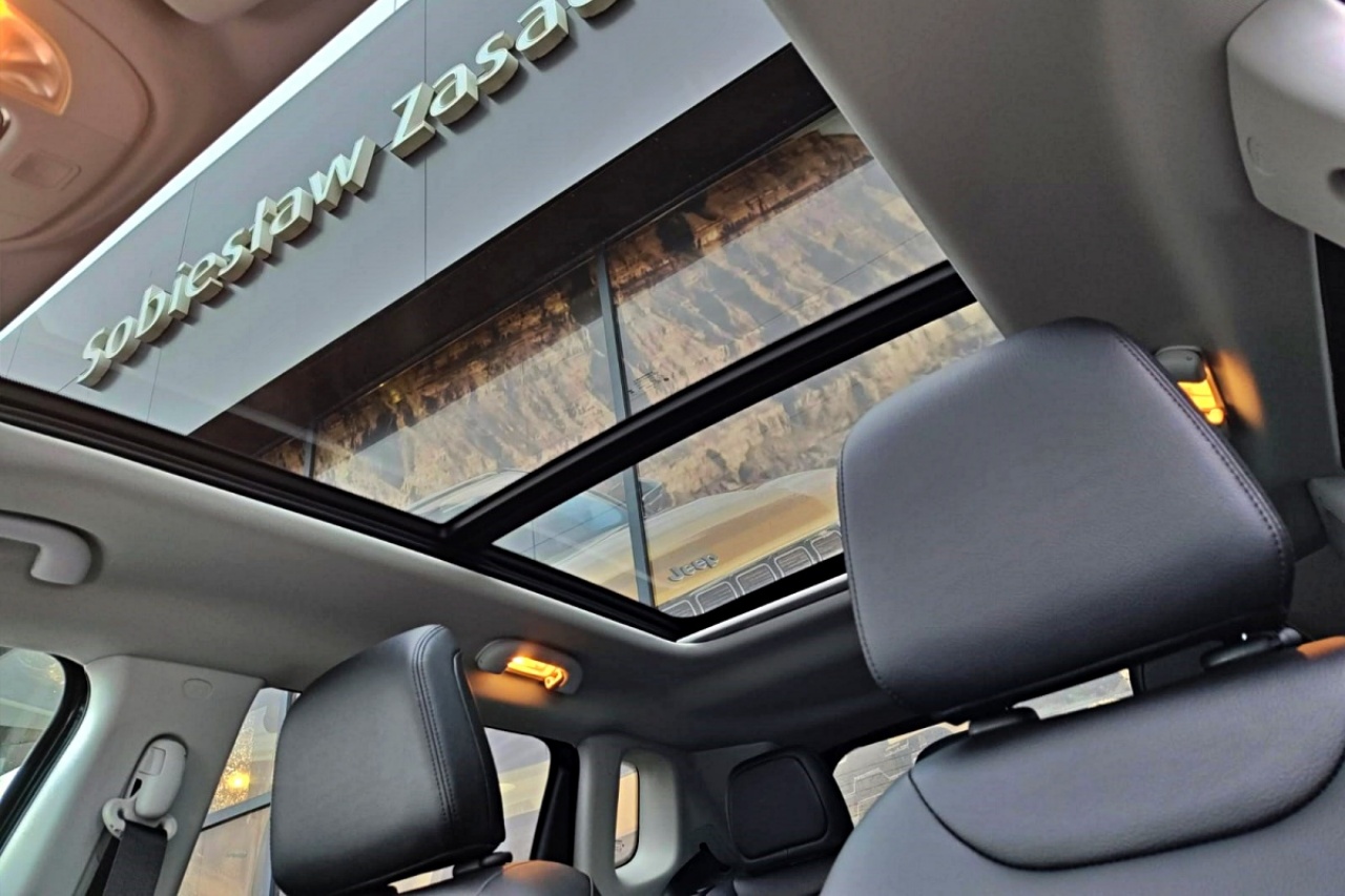 Jeep Compass dach panoramiczny