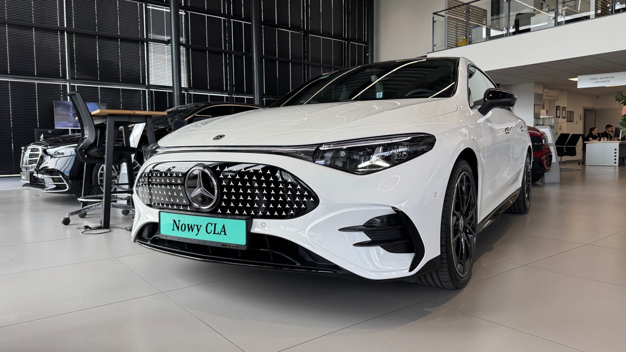 Na zdjęciu widzisz nowego Mercedesa CLA w kolorze białym
