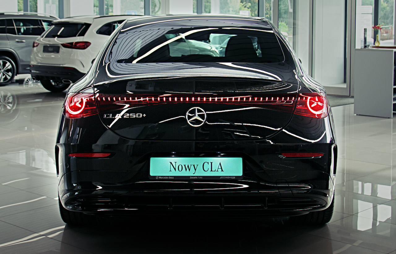 Na zdjęciu widzisz tył Nowego Mercedesa CLA w kolorze czarnym