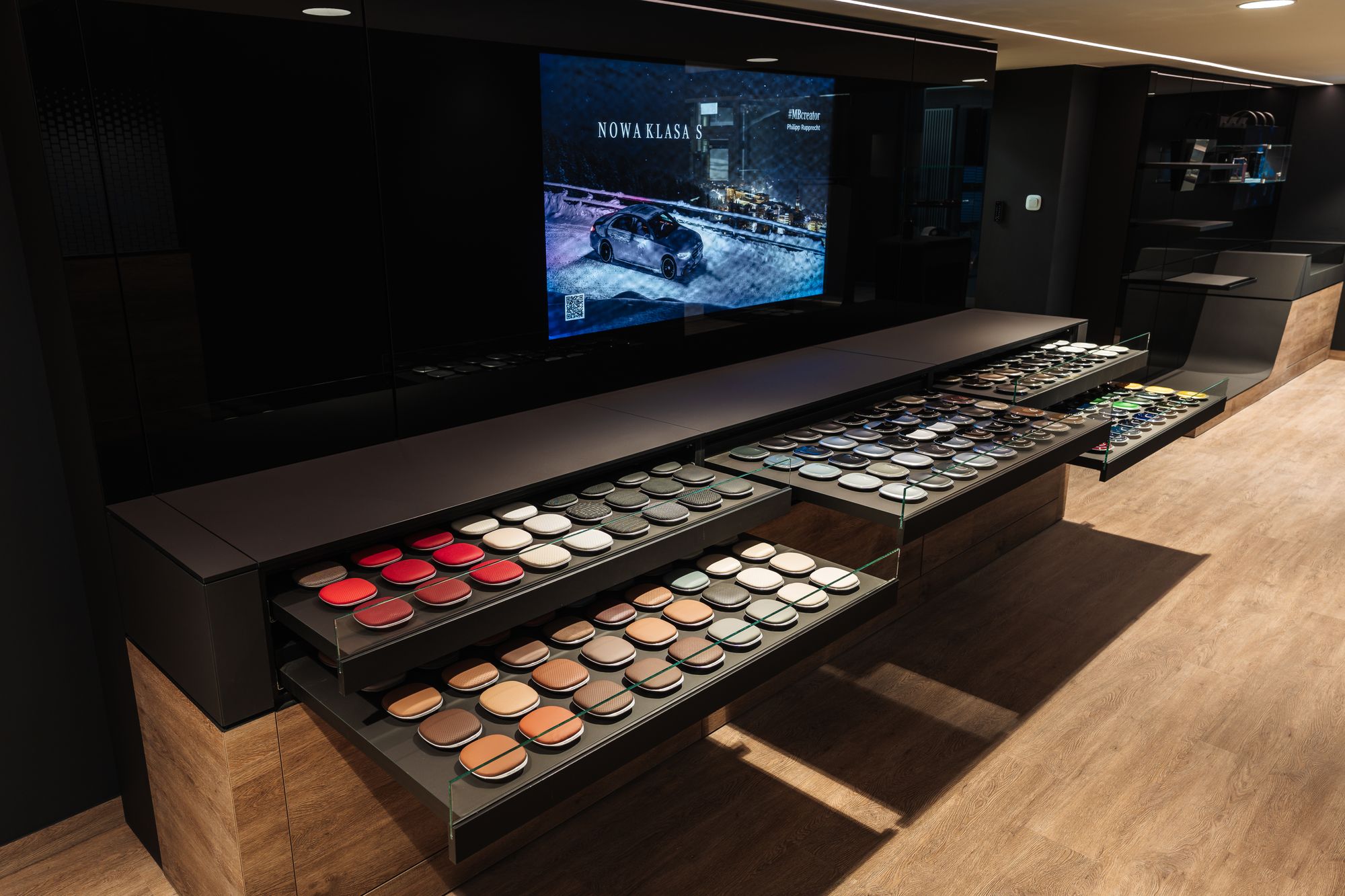 na zdjęciu widzisz nowy salon Mercedes-Benz Sobiesław Zasada Automotive w Łodzi