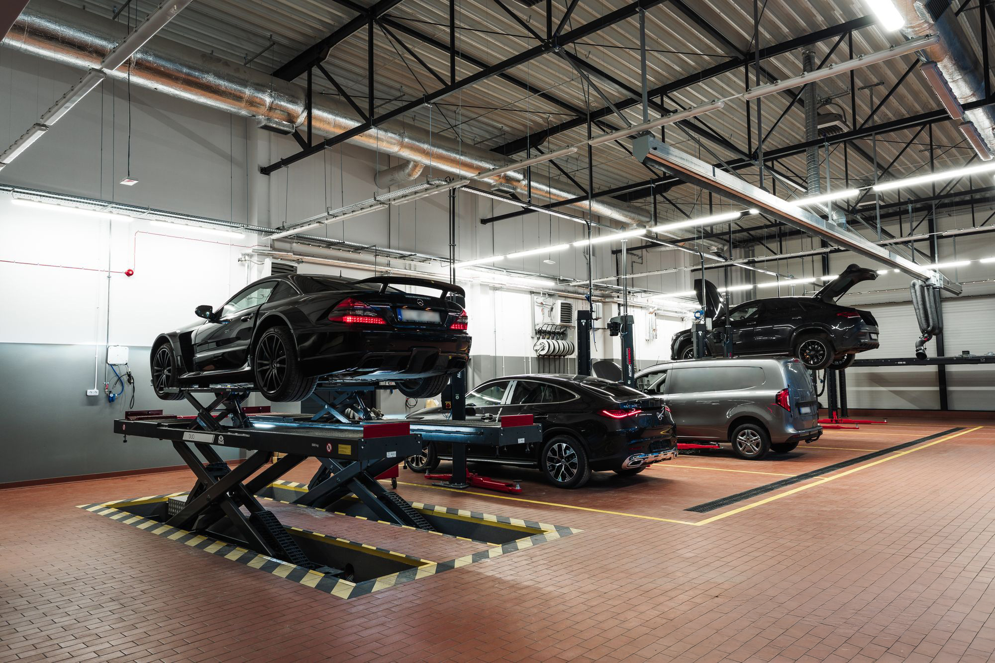 na zdjęciu widzisz nowy serwis Mercedes-Benz w Łodzi, Sobiesław Zasada Automotive