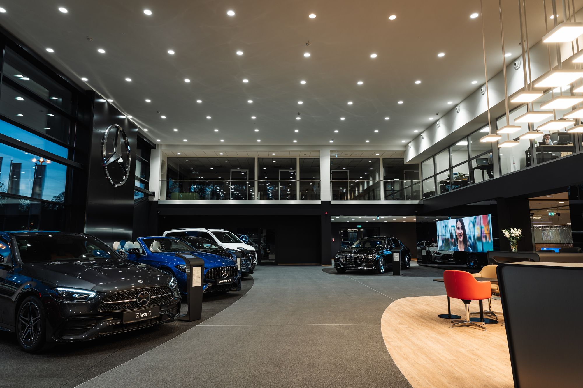 na zdjęciu widzisz nowy salon Mercedes-Benz w Łodzi dealera Sobiesław Zasada Automotive