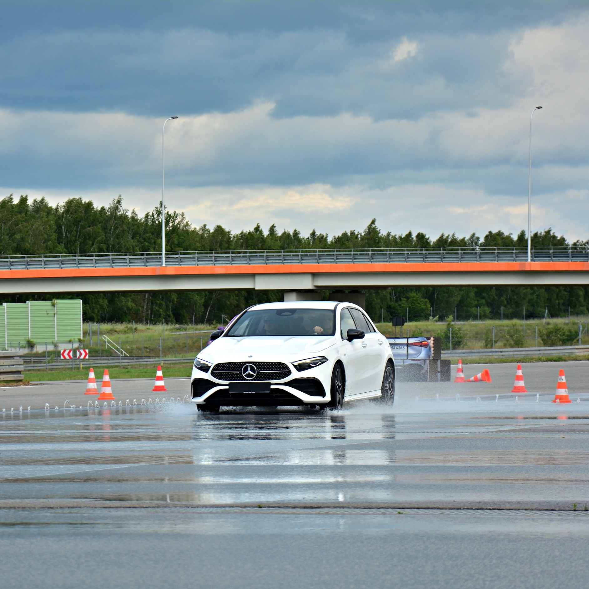 OSHEE i Mercedes-Benz Sobiesław Zasada Automotive