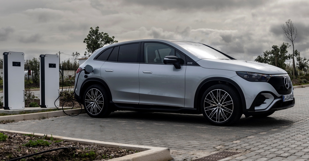 na zdjęciu widzisz elektrycznego Mercedesa EQE SUV w aktrakcyjnej ofercie wyprzedaży rocznika 2025 w Sobiesław Zasada Automotive