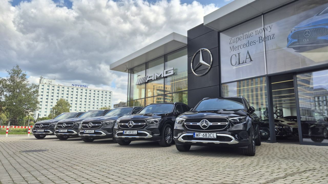 Na zdjęciu widzisz flotę samochodów Mercedes-Benz