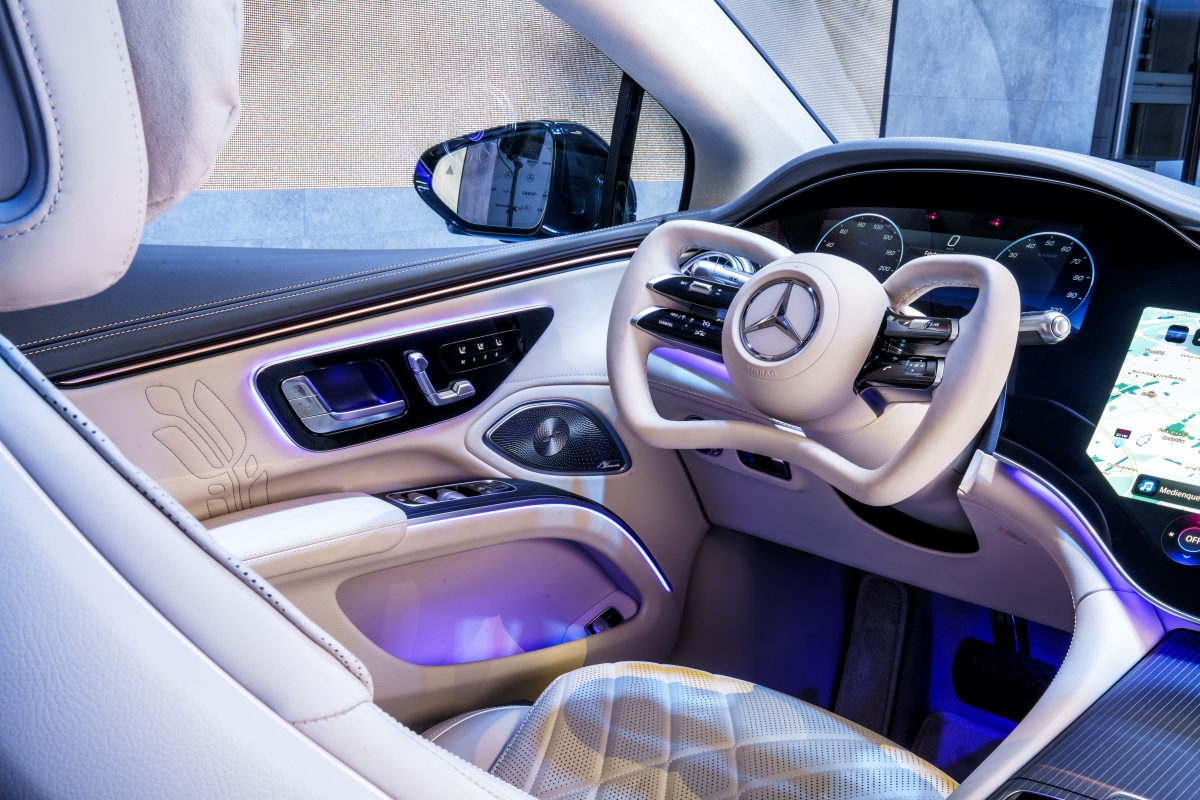 Nowy Mercedes-Benz podczas prezentacji w Mercedes-Benz Studio Warszawa - sierpień 2026 - opcjonalna kierownica