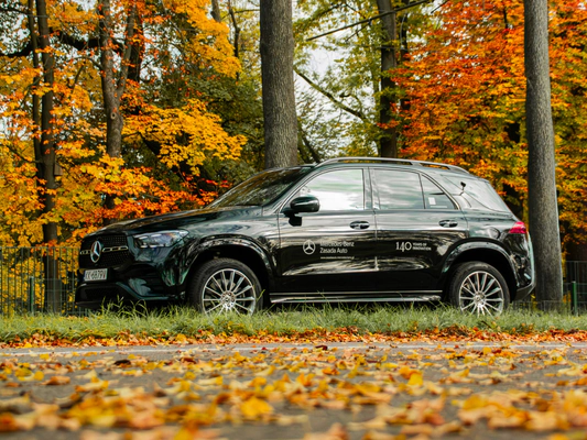 Na zdjęciu widać&nbsp;Mercedes-Benz GLS w kolorze ciemnozielonym