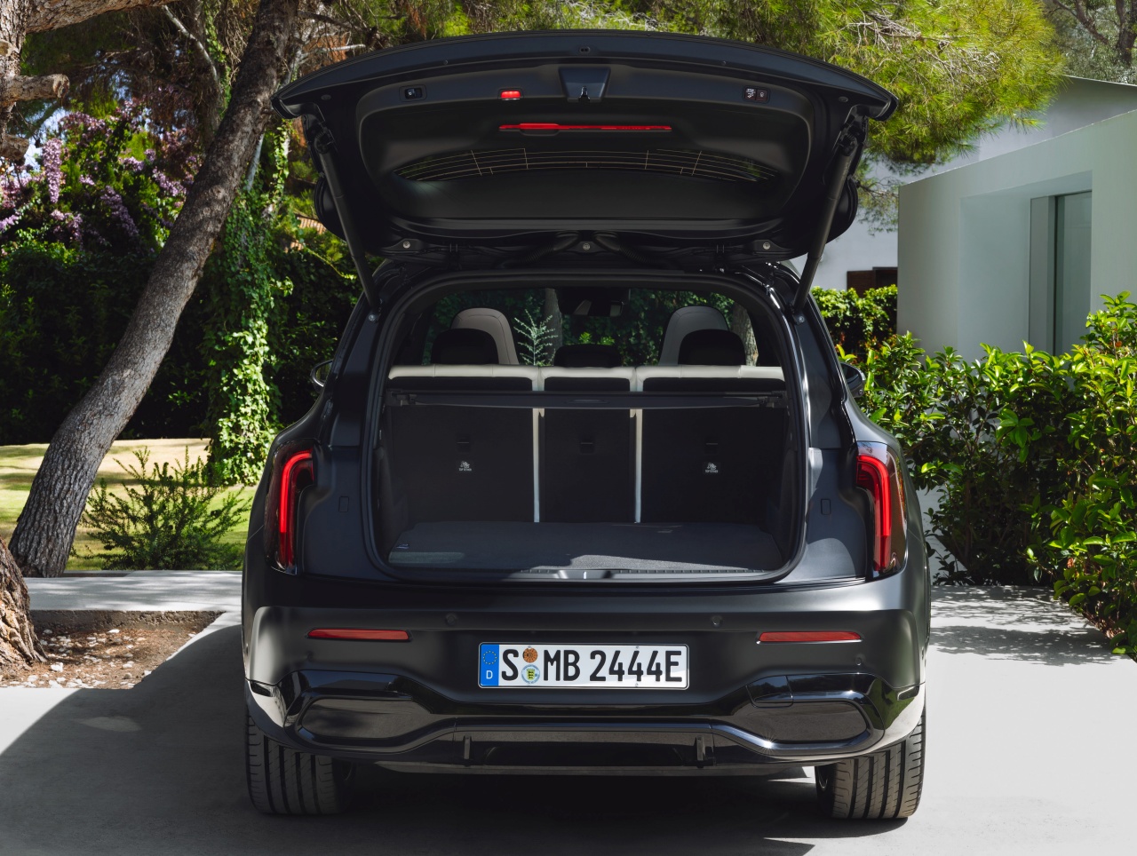 Na zdjęciu widzisz bagażnik nowego Mercedesa GLB