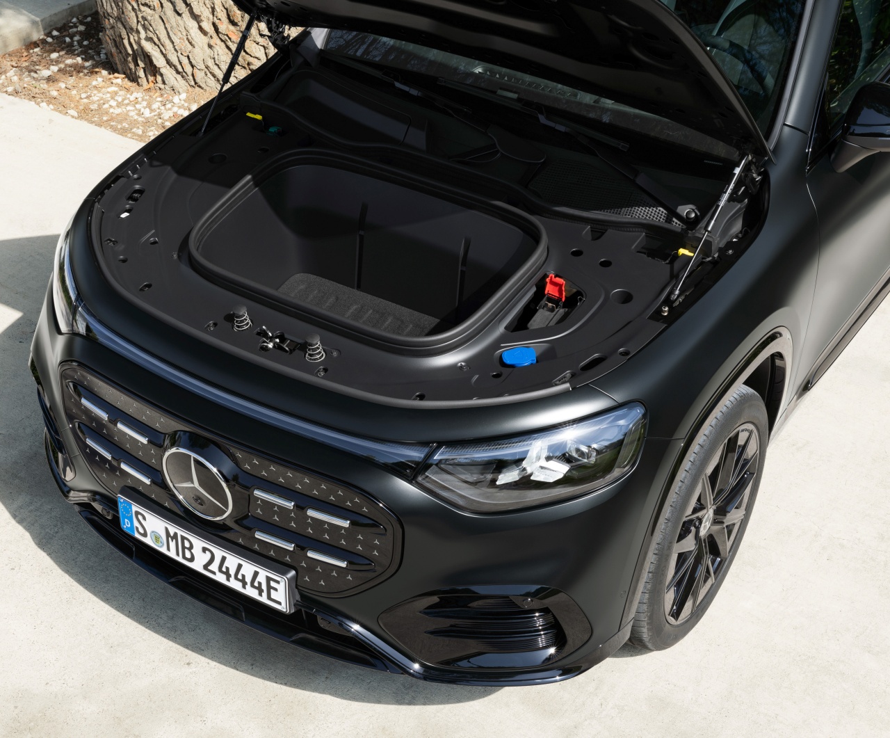 Na zdjęciu widzisz frunk w nowym Mercedesie GLB