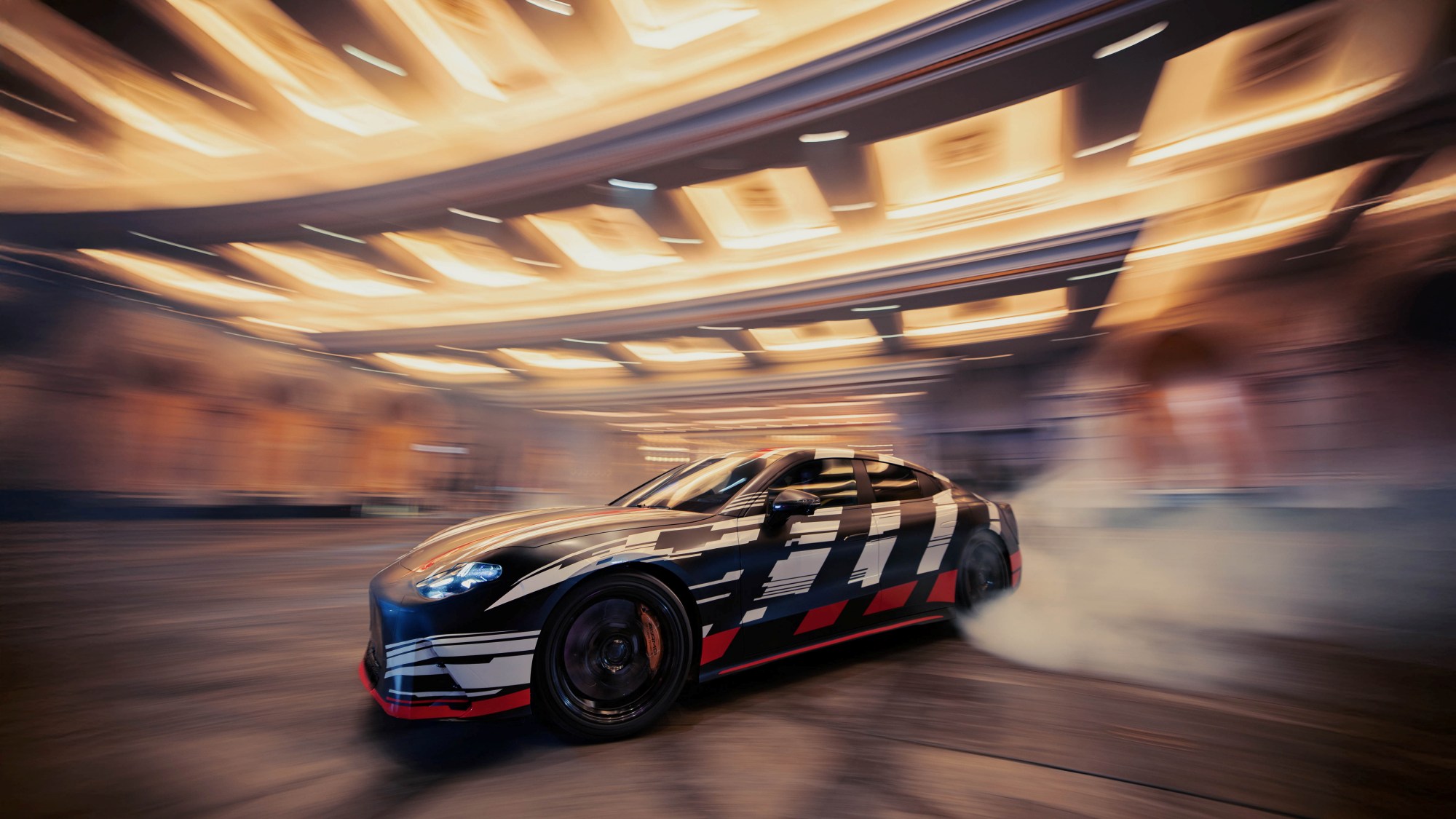 Zdjęcie przedstawia nowego Mercedes-AMG GT 4-door