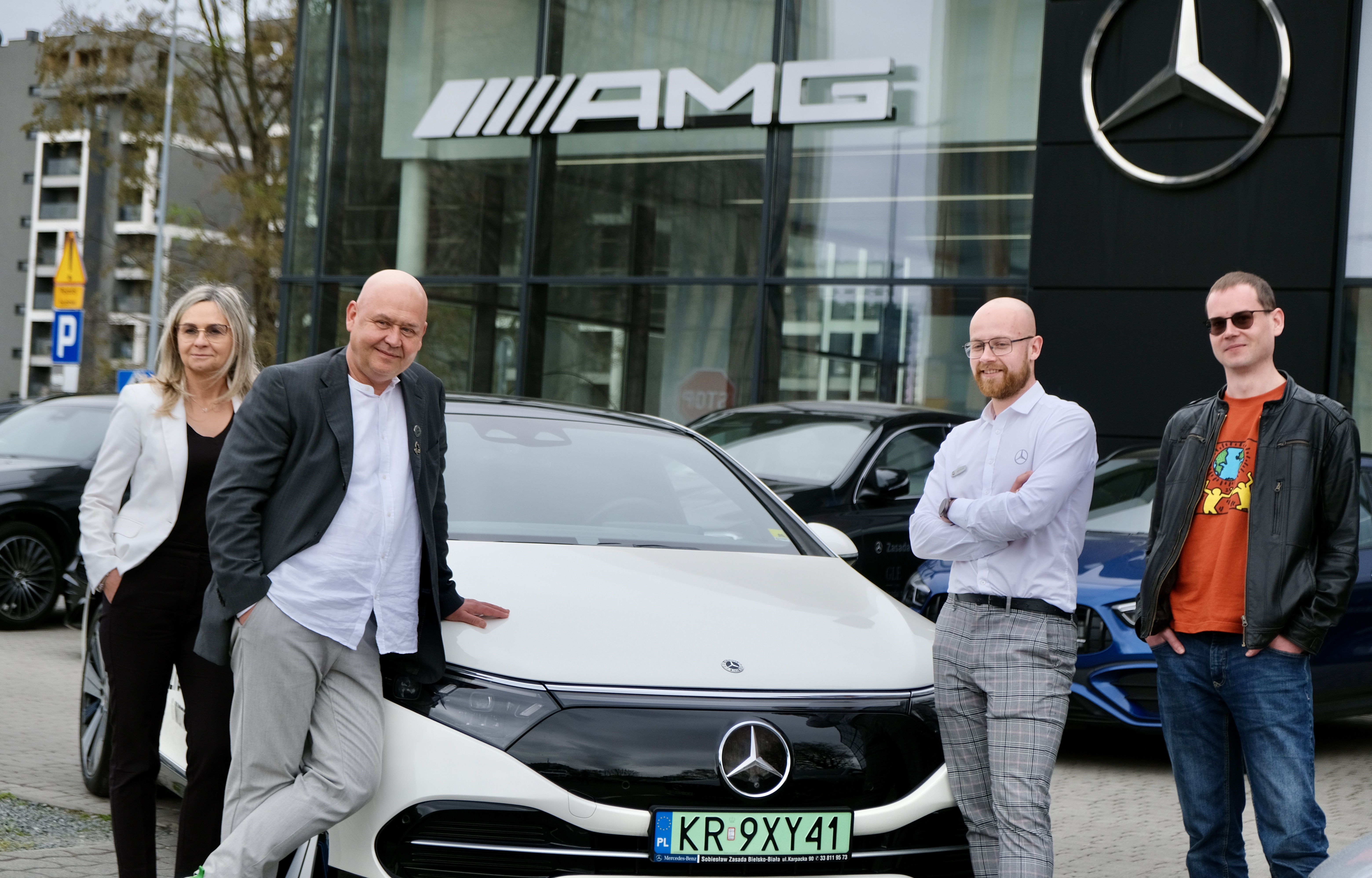 Mercedes-Benz EQS 450+ dla Teatru Łaźnia Nowa