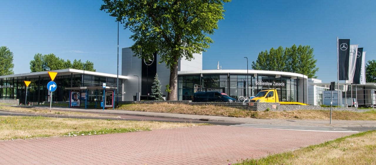 Na zdjęciu widać salon i serwis przy Zawiłej 3 w Krakowie