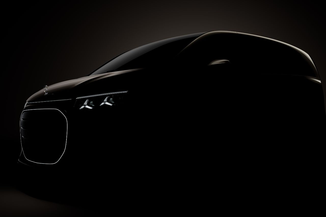 zdjęcie przedstawia zaciemniony przedpremierowy model mercedes-benz VLE