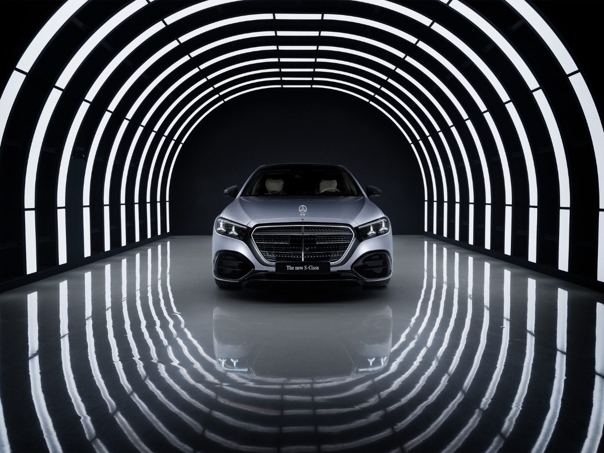 zdjęcie przedstawia nowy model Mercedes-Benz Klasa S